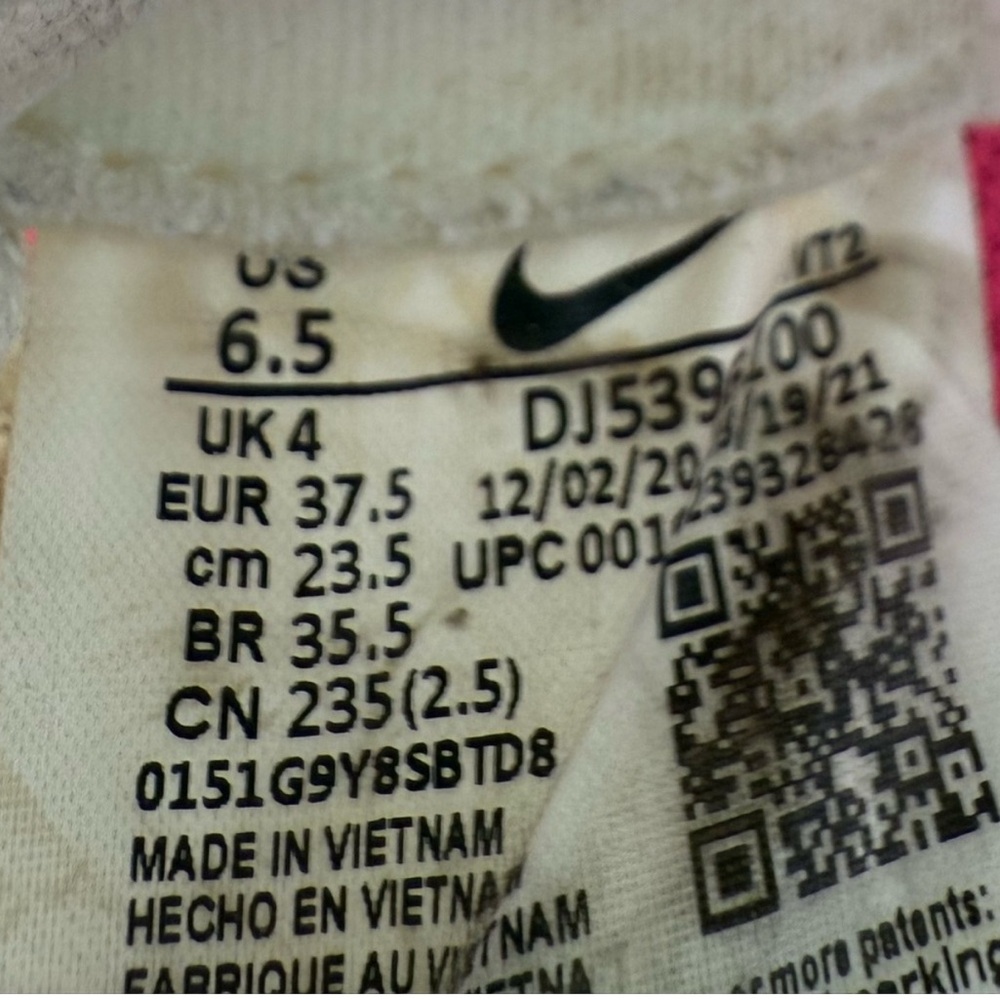 Nike - Picture 7 of 7